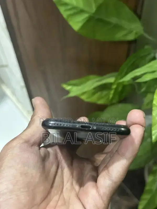 Refurbished 128GB Smartphone with Fingerprint Sensor