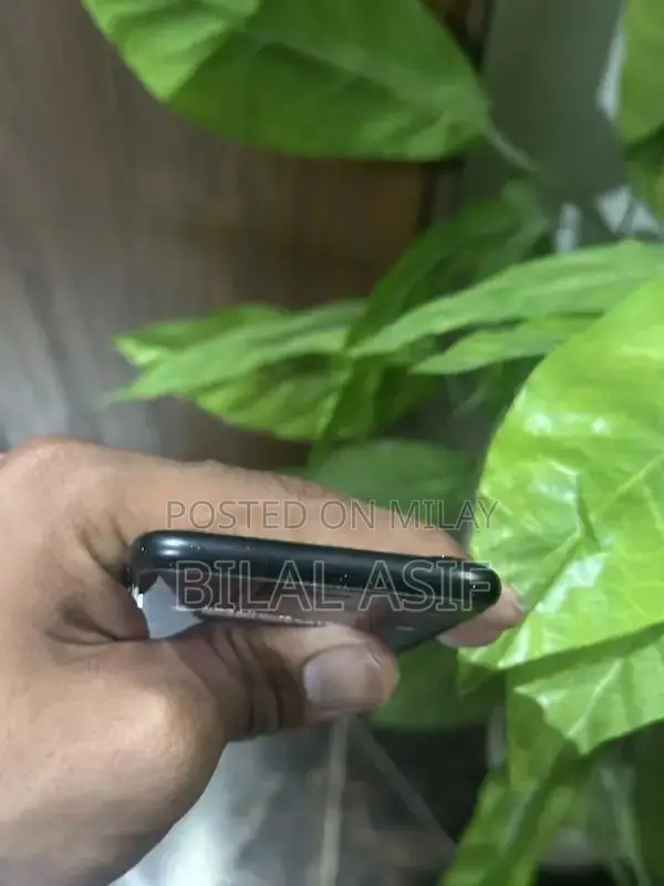 Refurbished 128GB Smartphone with Fingerprint Sensor