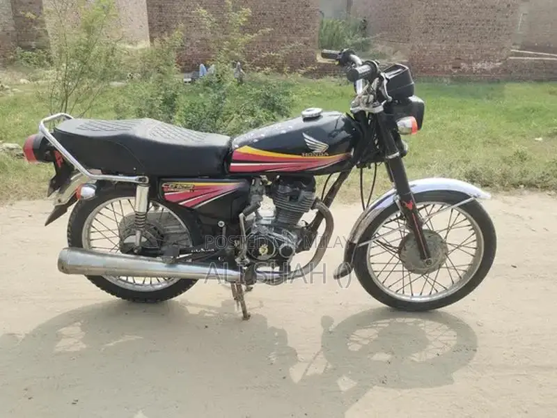 Honda CG 125 Motorcycle - Reliable Classic Commuter Bike