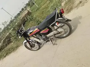 Honda CG 125 Motorcycle - Reliable Classic Commuter Bike