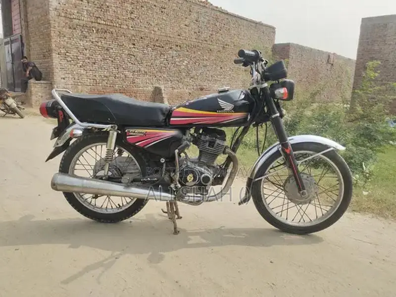 Honda CG 125 Motorcycle - Reliable Classic Commuter Bike