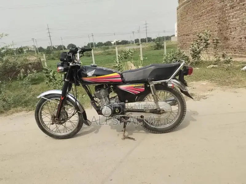 Honda CG 125 Motorcycle - Reliable Classic Commuter Bike