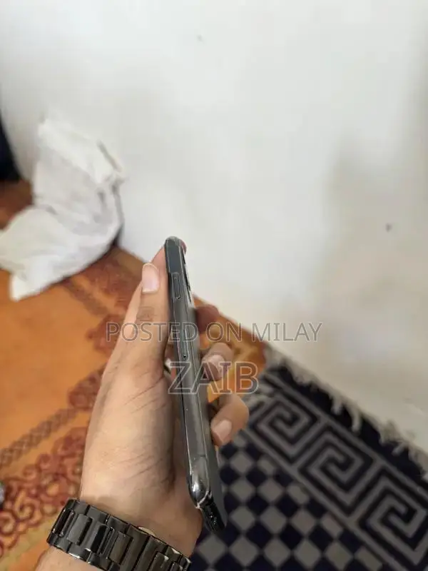 Apple iPhone 11 Pro 256GB Unlocked Smartphone