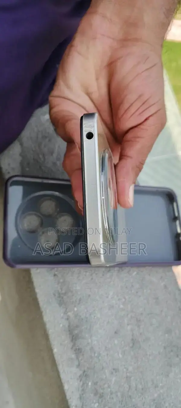 Compact Mobile Device with High Storage and Warranty