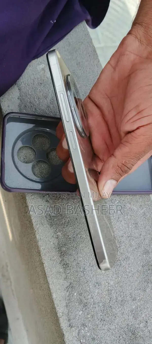 Compact Mobile Device with High Storage and Warranty