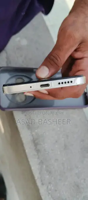 Compact Mobile Device with High Storage and Warranty