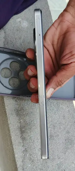 Compact Mobile Device with High Storage and Warranty