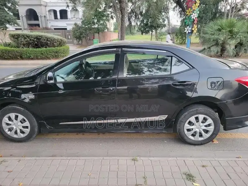 Toyota Corolla XLI GLI Sedan 2016 Excellent Condition