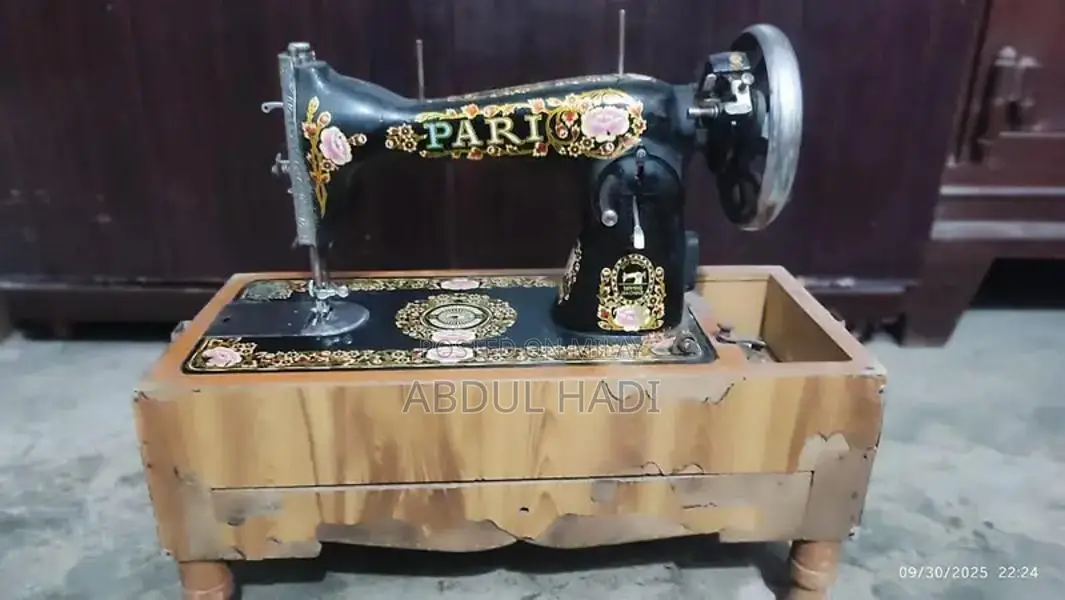 Manual Hand-Operated Sewing Machine