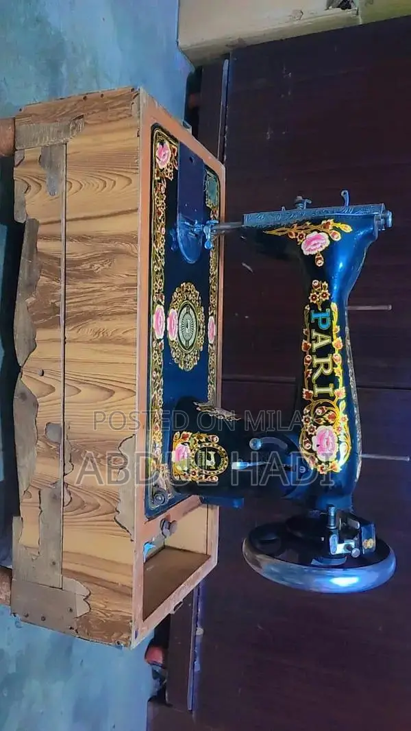 Manual Hand-Operated Sewing Machine