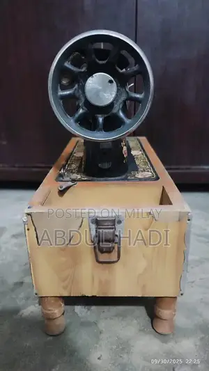 Manual Hand-Operated Sewing Machine