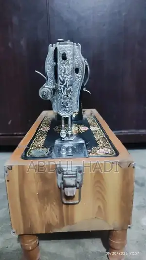Manual Hand-Operated Sewing Machine