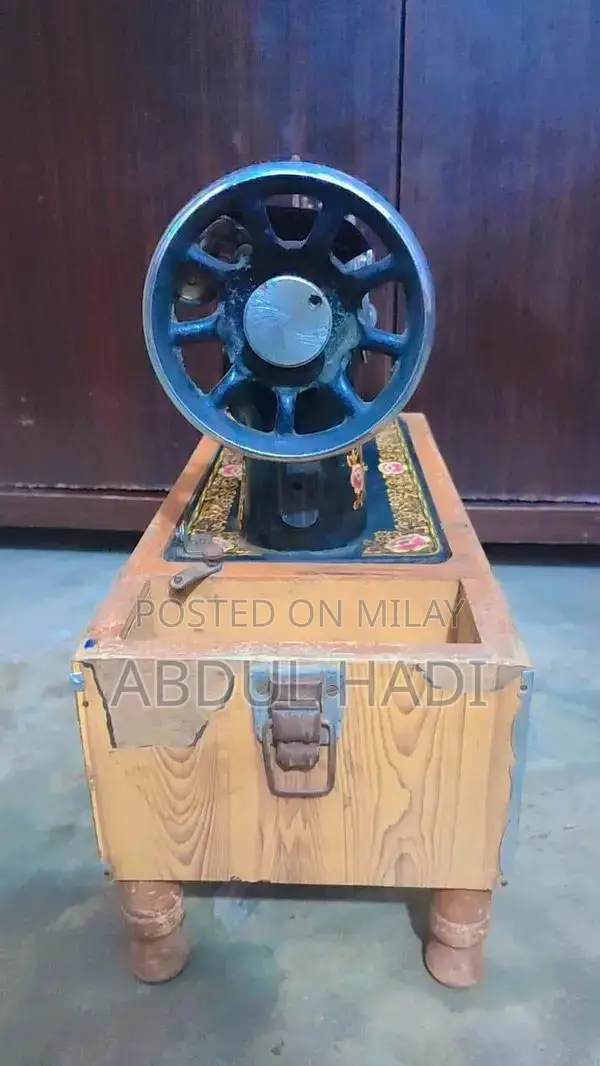 Manual Hand-Operated Sewing Machine