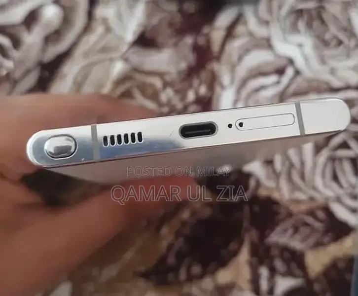 High-Performance Smartphone with Large RAM and Storage