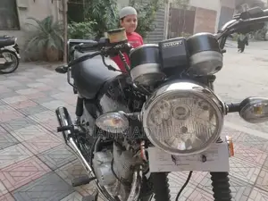 Suzuki GS 150 SE Motorcycle - Low Mileage First Owner Bike