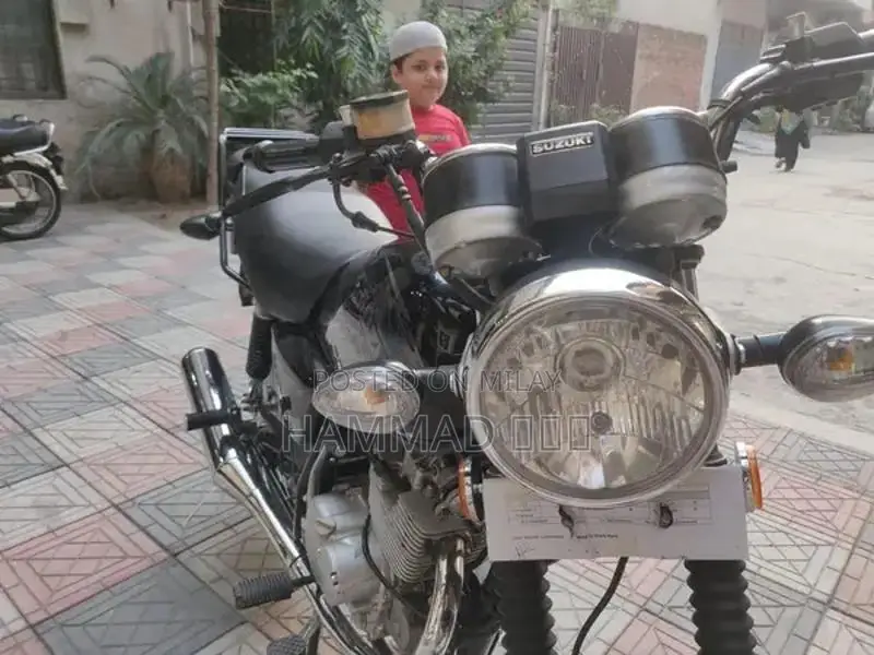 Suzuki GS 150 SE Motorcycle - Low Mileage First Owner Bike