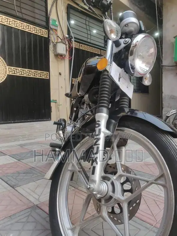 Suzuki GS 150 SE Motorcycle - Low Mileage First Owner Bike