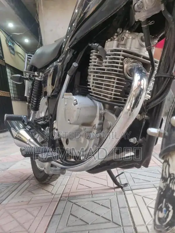 Suzuki GS 150 SE Motorcycle - Low Mileage First Owner Bike