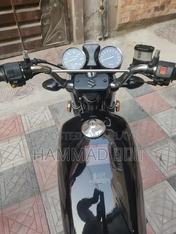 Suzuki GS 150 SE Motorcycle - Low Mileage First Owner Bike