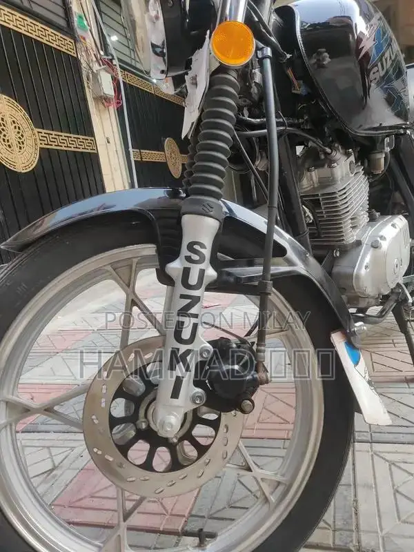 Suzuki GS 150 SE Motorcycle - Low Mileage First Owner Bike