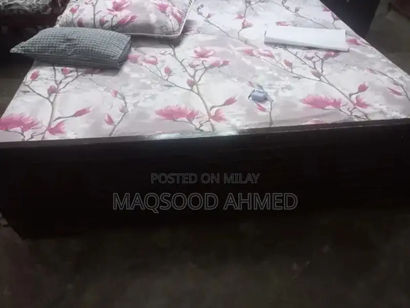 King Size Bed Frame - Modern Single Side Table Design