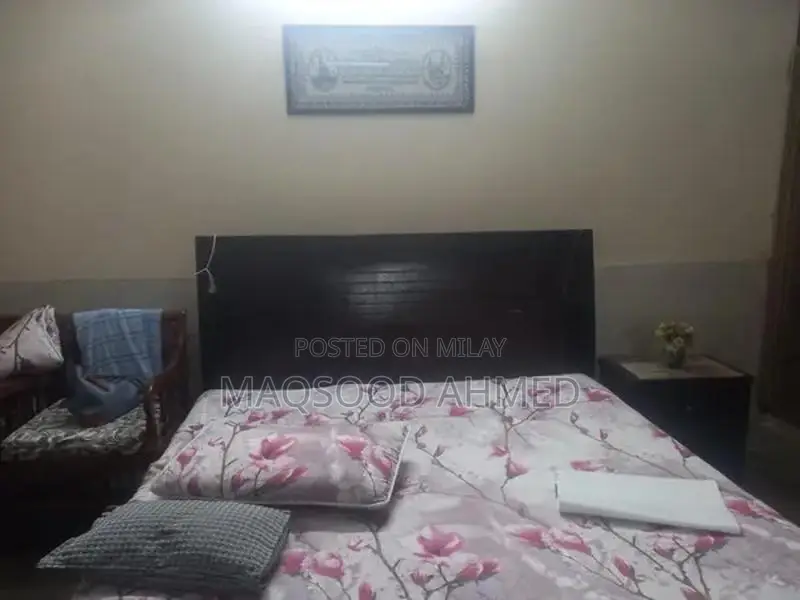 King Size Bed Frame - Modern Single Side Table Design