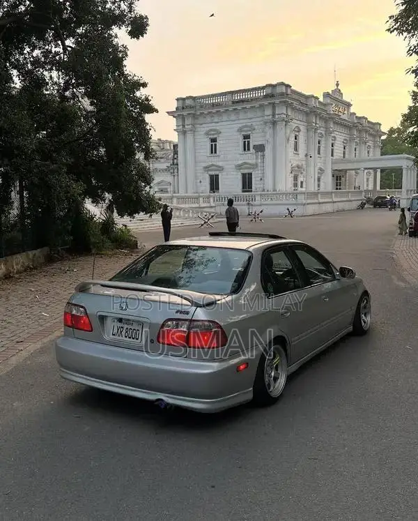 Honda Civic B20 VTEC Performance Sedan with Modifications