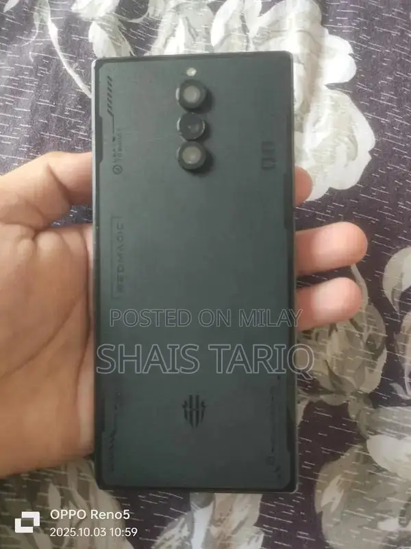 High-Performance Gaming Smartphone with Snapdragon 8 Gen 2