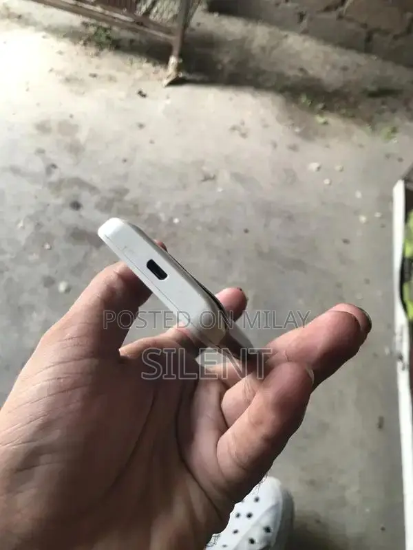 Nokia Basic Feature Phone Compact Classic Design