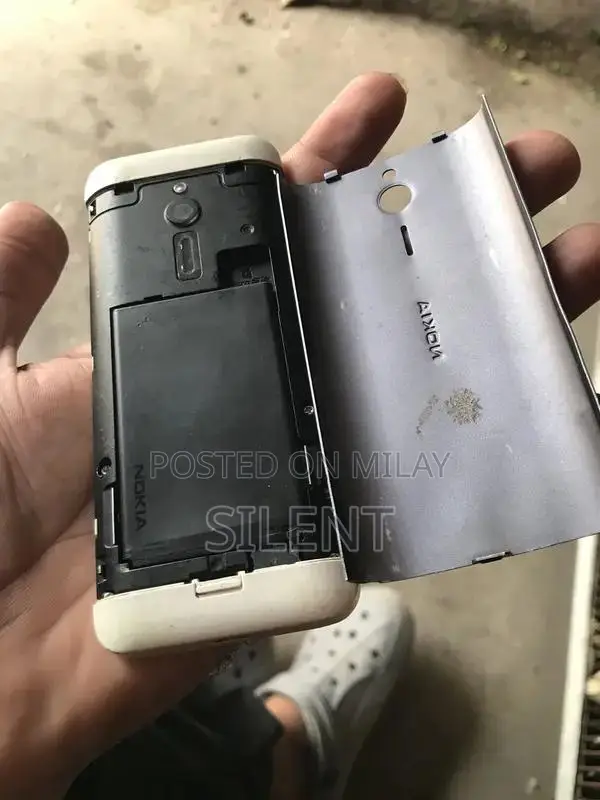 Nokia Basic Feature Phone Compact Classic Design