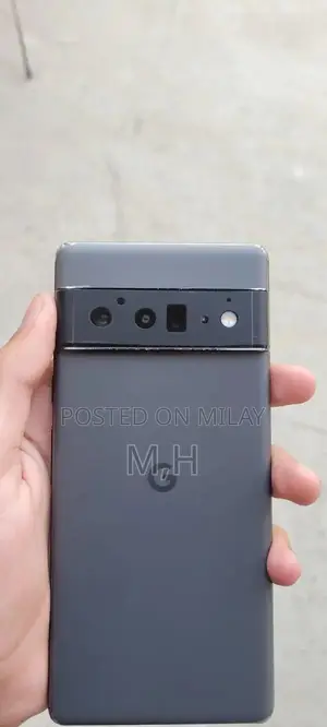 Photo - High-Performance Google Smartphone with Advanced Camera System