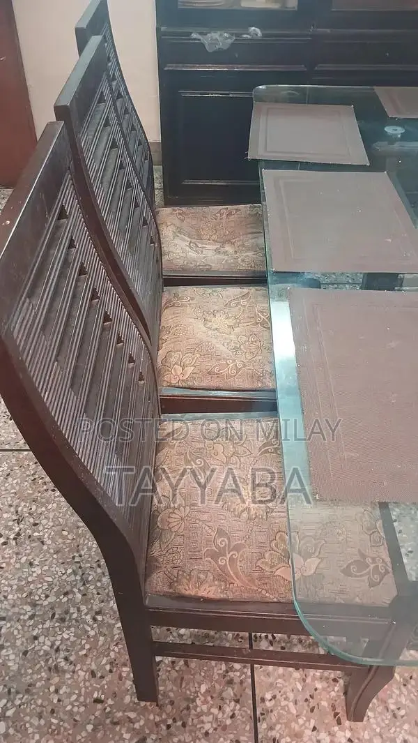 Wooden 6-Seater Dining Table in Excellent Condition