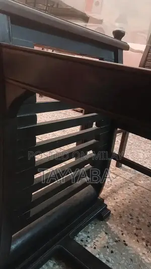 Wooden 6-Seater Dining Table in Excellent Condition