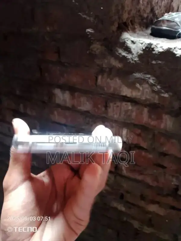 Advanced Smartphone with Dual Camera System