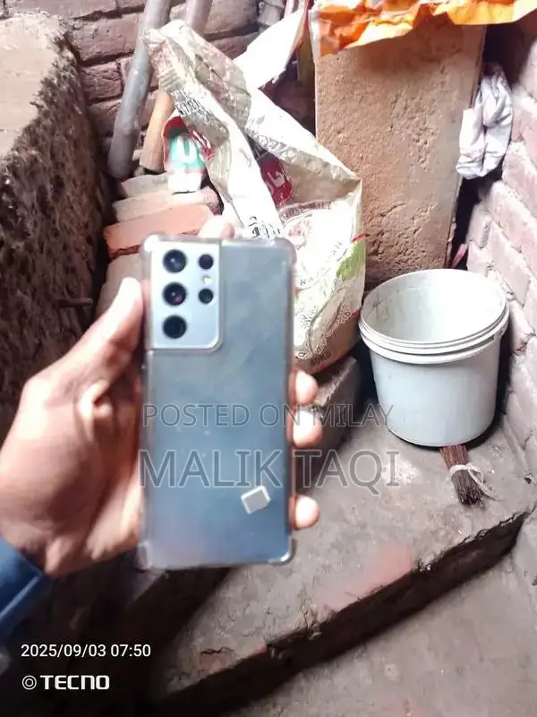 Advanced Smartphone with Dual Camera System