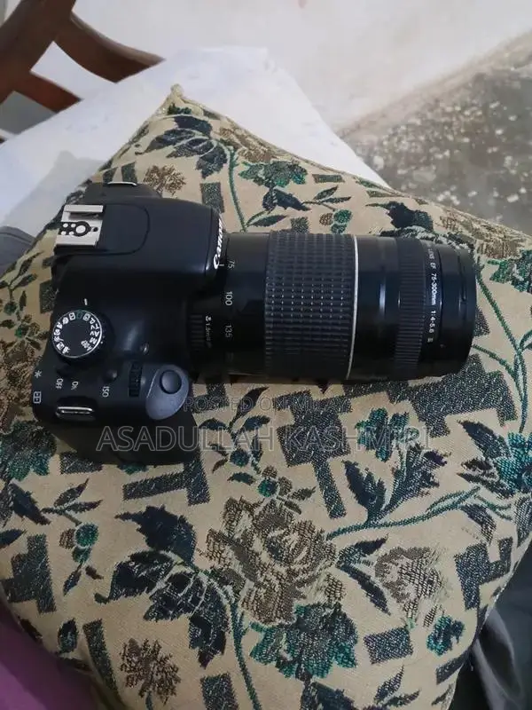 Canon EOS 550D DSLR Camera with 75-300mm Lens Kit