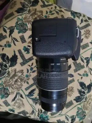 Canon EOS 550D DSLR Camera with 75-300mm Lens Kit