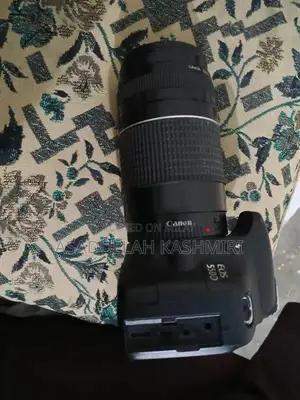 Canon EOS 550D DSLR Camera with 75-300mm Lens Kit