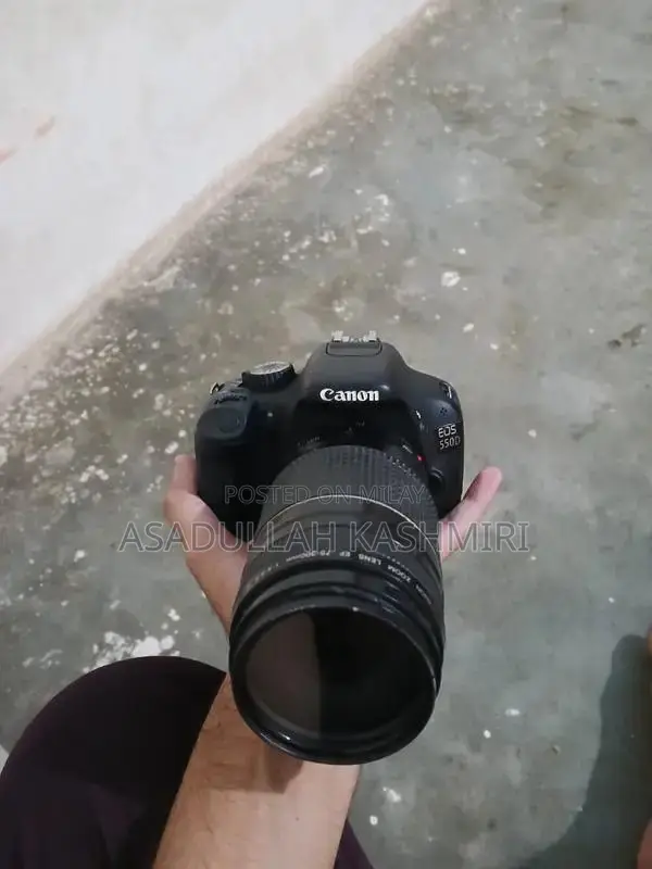 Canon EOS 550D DSLR Camera with 75-300mm Lens Kit