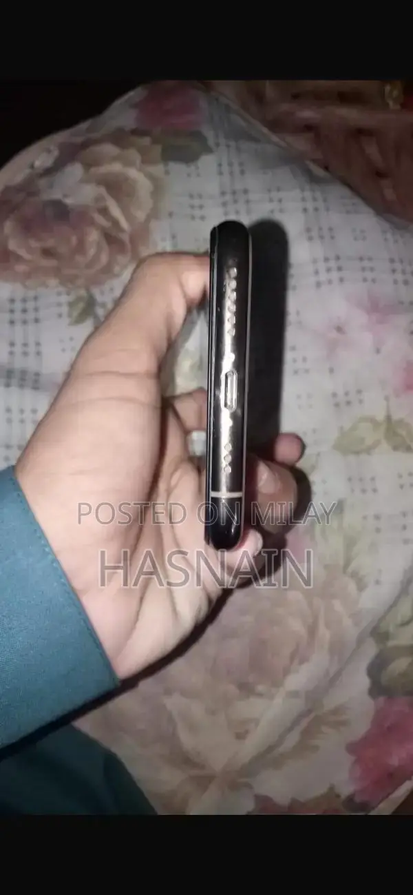 iPhone 11 Pro 256GB Golden Smartphone with Face ID Reset