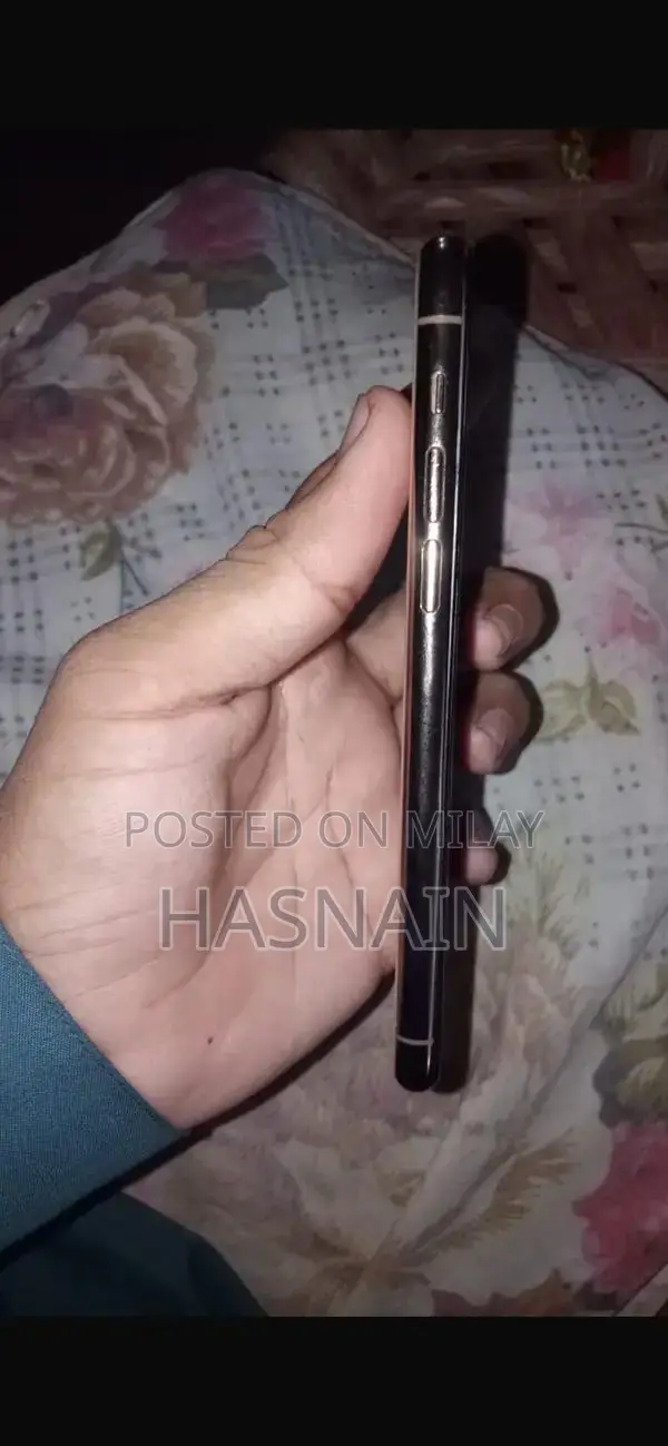 iPhone 11 Pro 256GB Golden Smartphone with Face ID Reset