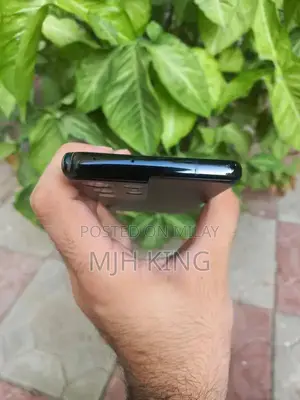 Samsung Galaxy S21 Ultra Smartphone - Excellent Condition