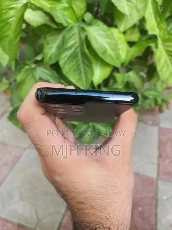 Samsung Galaxy S21 Ultra Smartphone - Excellent Condition