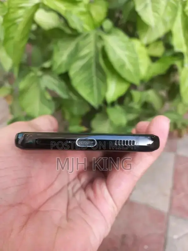 Samsung Galaxy S21 Ultra Smartphone - Excellent Condition