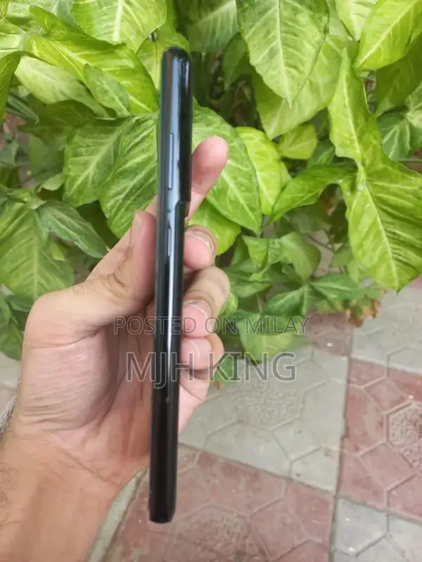 Samsung Galaxy S21 Ultra Smartphone - Excellent Condition