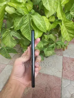 Samsung Galaxy S21 Ultra Smartphone - Excellent Condition