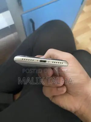 iPhone SE 2022 64GB Smartphone Water Packed Unlocked Device