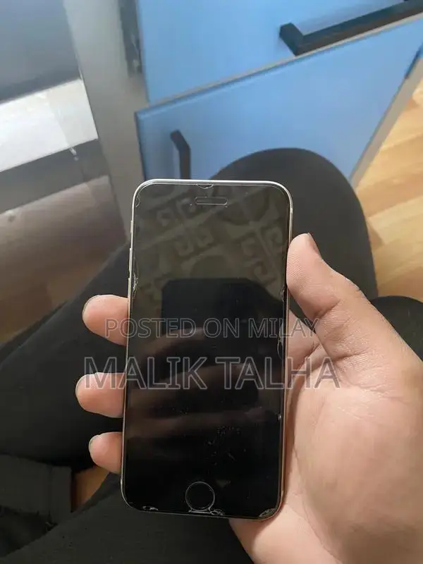 iPhone SE 2022 64GB Smartphone Water Packed Unlocked Device