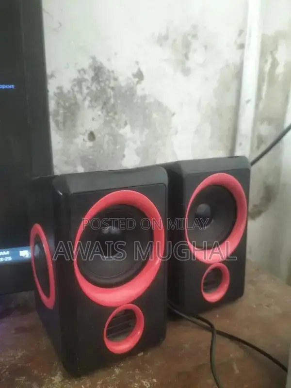 Budget AMD Desktop PC with R5 Graphics and Basic Performance