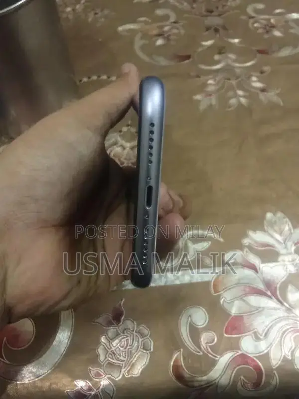 Unlocked iPhone 11 64GB Excellent Condition